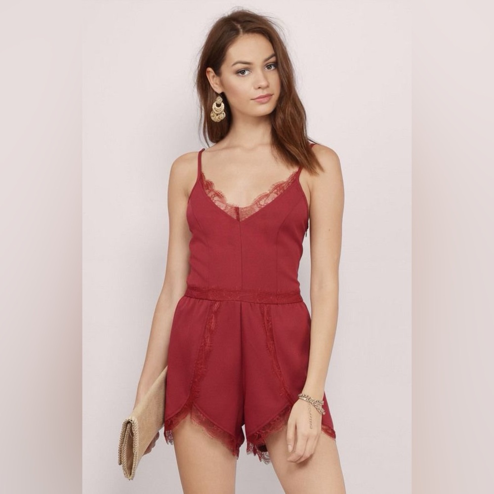 Tobi • Women’s Burgundy Lace Romper Size Medium.